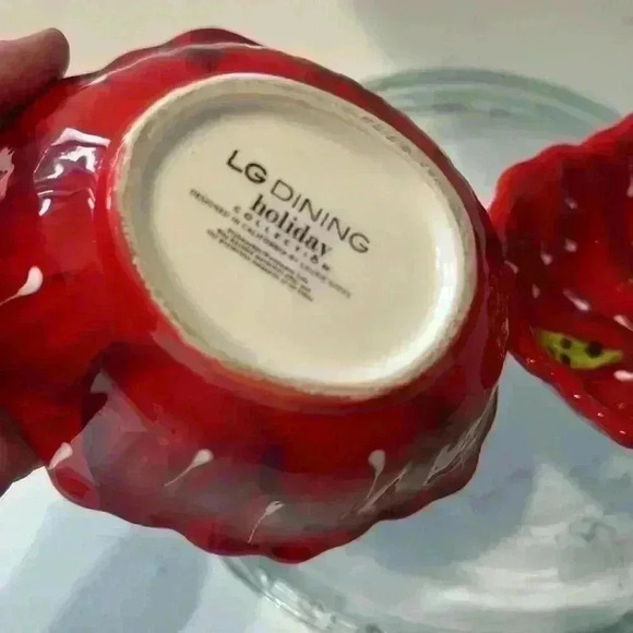 LG Dining Holiday Collection two poinsettia bowls - Picture 6 of 9